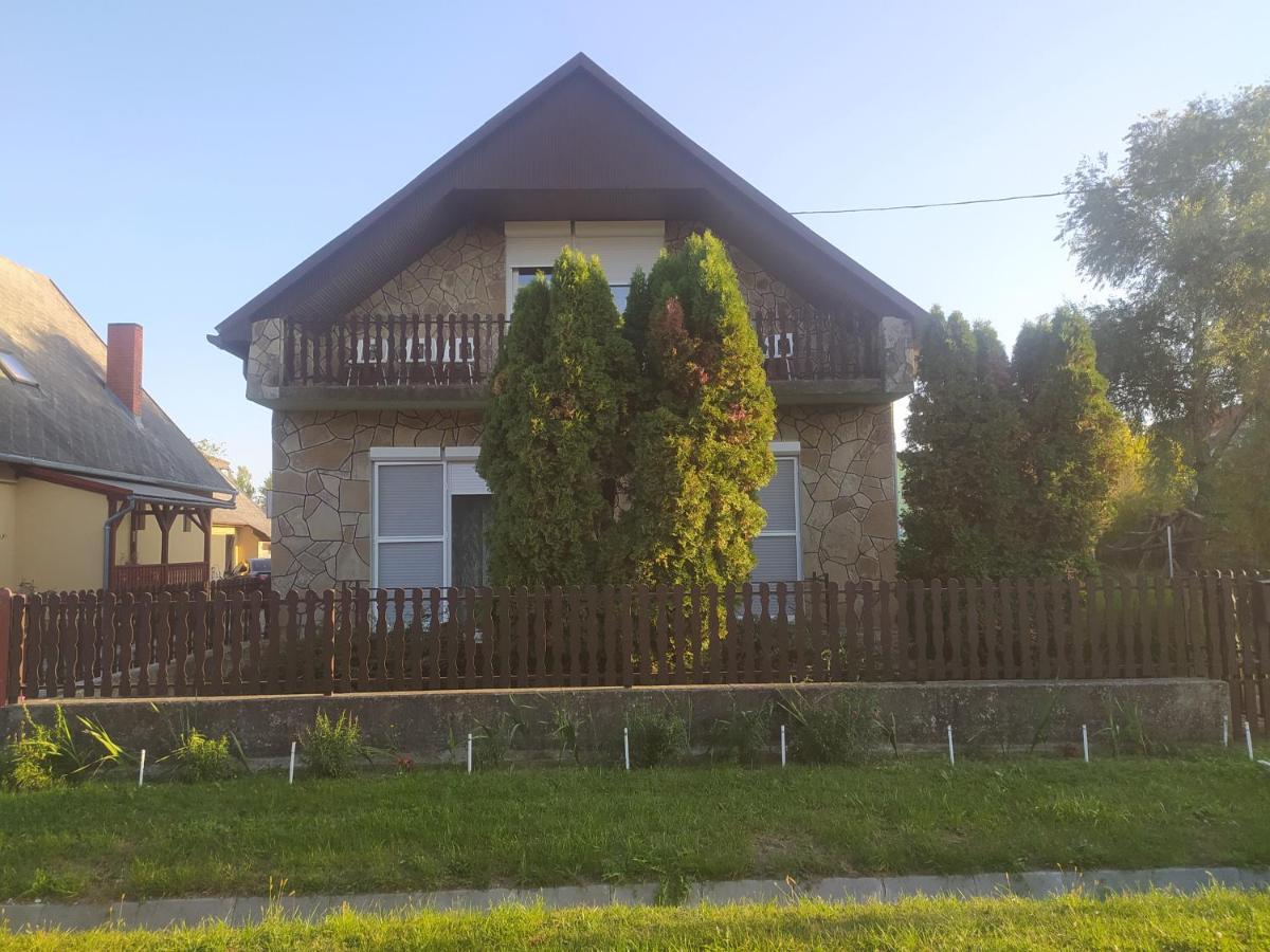Вилла Etus Vendeghaz Балатонфеньвеш Экстерьер фото